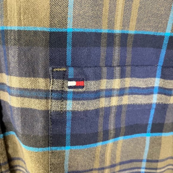 NWT Tommy Hilfiger Men’s Classic Fit Stretch Plaid Button Down - Picture 3 of 5
